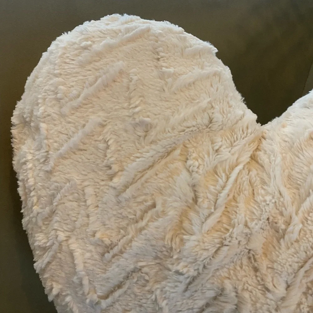 N/A heart pillow